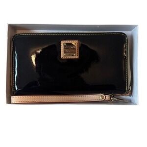 Dooney & Bourke Black Patent Leather Zip Around Wristlet Wallet Tan Trim Gold